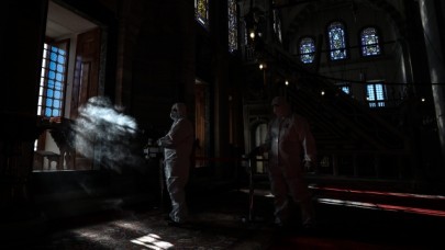 Fatih'teki camiler dezenfekte ediliyor