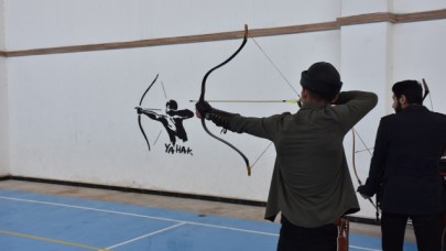 Suriye'nin kuzeyindeki Azez'de ilk okçuluk okulu açıldı