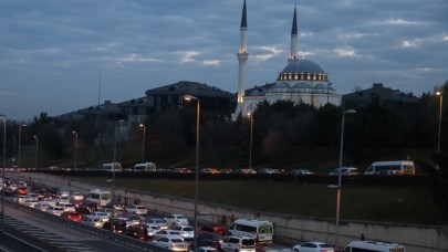 İstanbul'da yasak bitti,  trafik tıkandı!