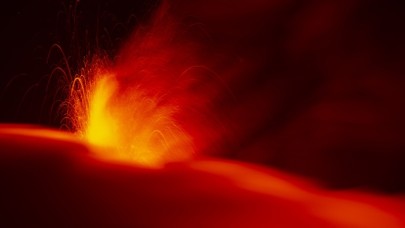 Etna Yanardağı lav püskürtmeye devam ediyor