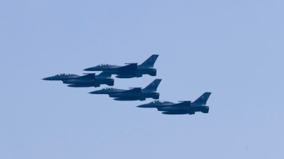 Pakistan Milli Günü'nde askeri geçit töreni