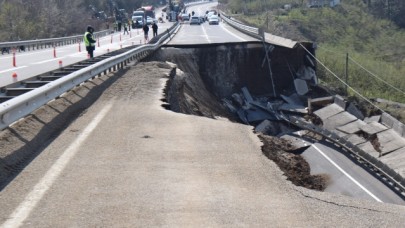 Düzce-Zonguldak yolunda çökme