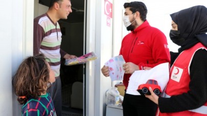Depremzede çocukların hayallerini Kızılay gönüllüleri gerçekleştiriyor