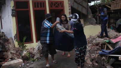 Endonezya'da 6 büyüklüğünde deprem meydana geldi