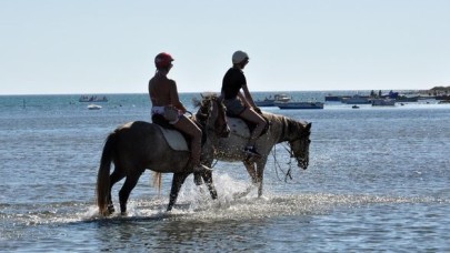 Turistlerden atlı safari turuna büyük ilgi