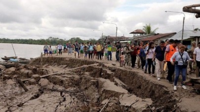8 büyüklüğündeki deprem halkı sokaklara döktü