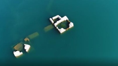 Hazar Gölü'nde su seviyesi düştü,  'Batık şehir' ortaya çıktı