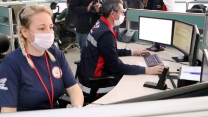 Çocuğunu uyutamayan da derdini paylaşmak isteyen de 112'yi arıyor