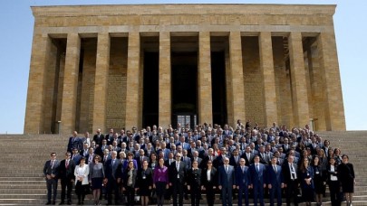 Bakan Pekcan,  ticaret müşavirleri ve ataşelerle Anıtkabir'i ziyaret etti