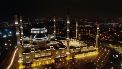 Binlerce kişi Çamlıca Camisi'nde buluştu
