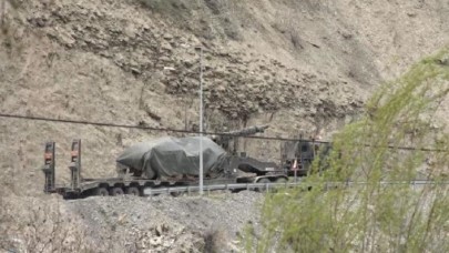 Irak sınırına fırtına obüsü ve tank sevkiyatı