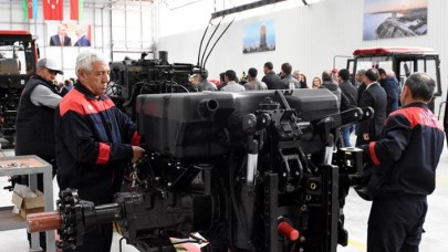 Traktör fabrikasında ilk traktörler banttan indi