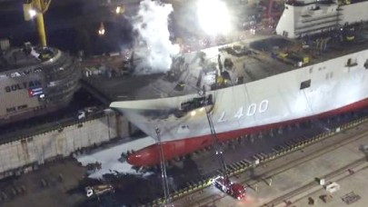 Tuzla'da tersanede yangın