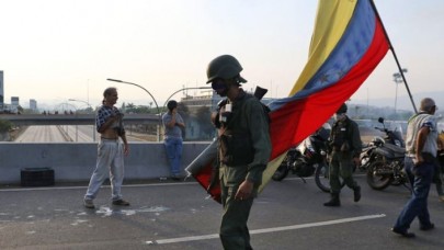 Venezuela’da darbe girişimi! Müdahale başladı