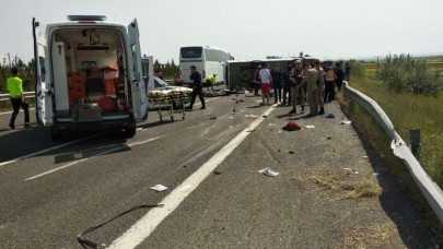 1 Mayıs’a giden sağlıkçılar kaza yaptı: 5 ölü,  14 yaralı