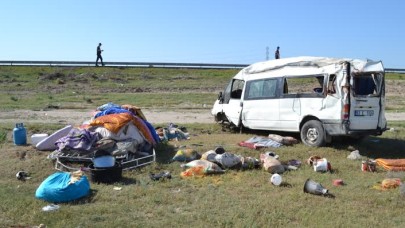 Tarım işçilerini taşıyan minibüs devrildi: Çok sayıda yaralı