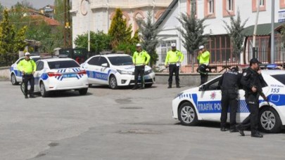 Ankara'da kaçmaya çalışan sürücü bir polisi şehit etti