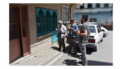 Apartmanın altındaki türbe görenleri şaşırtıyor