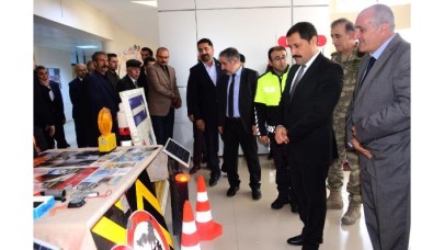 Ardahan Valisi’nden 'trafik levhasına kurşun' tepkisi