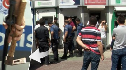 ATM’ye keserle saldırıp,  üzerine bu notu yapıştırdı…