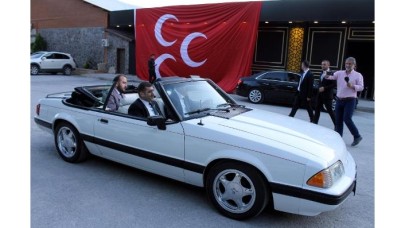 MHP Lideri Bahçeli'nin hediye ettiği eski model otomobil Kayseri'ye geldi
