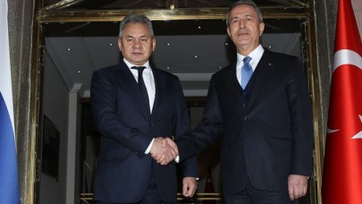 Bakan Akar'dan kritik görüşme