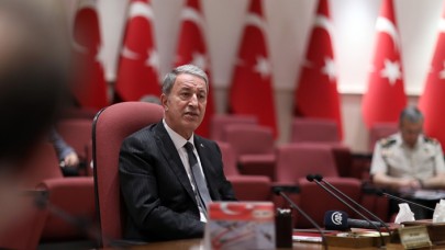 Bakan Akar,  uzman erbaşlarla bir araya geldi