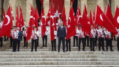 Bakan Kasapoğlu,  gençlerle Anıtkabir'de