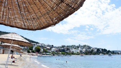 Bodrum'un halk plajlarındaki şezlonglar kaldırılıyor