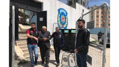 Cinayet zanlıları camide yakalandı