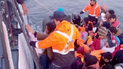 Edirne'de lastik botta 52 kaçak yakalandı 