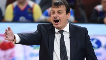 Ergin Ataman: "Buradaki terbiyesizlere teessüf ediyorum"