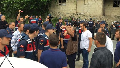 Fırtına Vadisi'nde kaçak yapıların yıkımı öncesi gerginlik