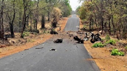 Hindistan’da polis aracına mayınlı saldırı: 16 ölü