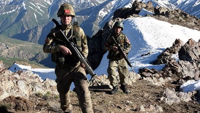 Hudut kartalları,  3 bin 200 rakımda düşmana korku veriyor