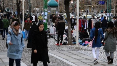 İran sokağı ABD ile savaş değil müzakere istiyor