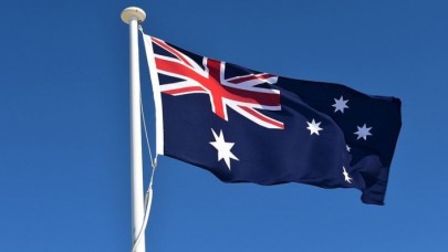 İslam karşıtı yorumlar yapan milletvekili adayı partisinden atıldı