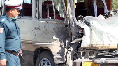 Kabil'de bakanlık personelini taşıyan araca bombalı saldırı: 10 yaralı