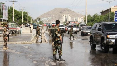 Kabil'de NATO konvoyuna saldırı