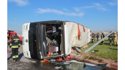 Konya'da işçi servisi tırla çarpıştı: 1 ölü,  24 yaralı