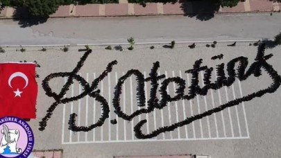 Öğrencilerden 'Atatürk'ün imzası kareografisi'