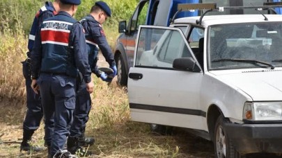 Otomobilde başından tüfekle vurulmuş halde bulundu