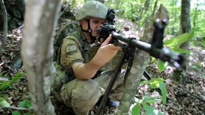 PKK'lı terörist yer gösterdi,  sığınak ve depolar imha edildi