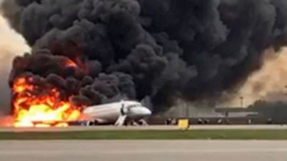 Rusya'da yolcu uçağı iniş yaparken alev aldı: 41 ölü