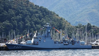 Savaş gemileri ziyarete açıldı