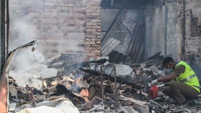 Sri Lanka'da Müslümanlara ait fabrika ateşe verildi