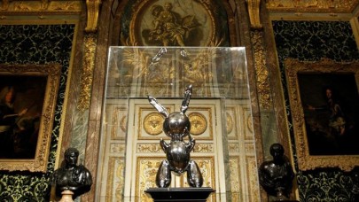 Tavşan heykeli rekor fiyata satıldı