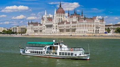 Tuna Nehri'nde yolcu gemisi battı: 7 ölü