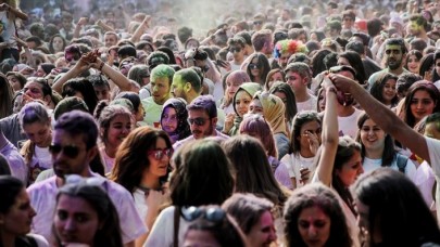 Türkiye'de nüfusun yüzde 15, 8'ini gençler oluşturuyor