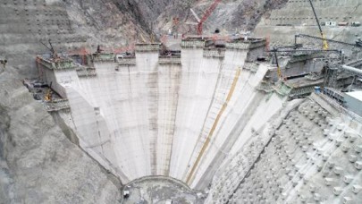 Türkiye'nin en yüksek baraj inşaatında 100 metre gövdeye ulaşıldı